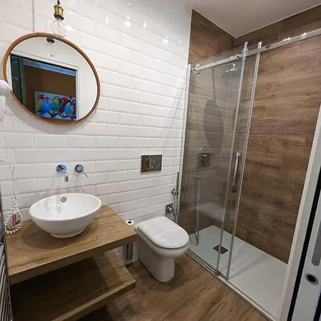 Corsini לינה וארוחת בוקר